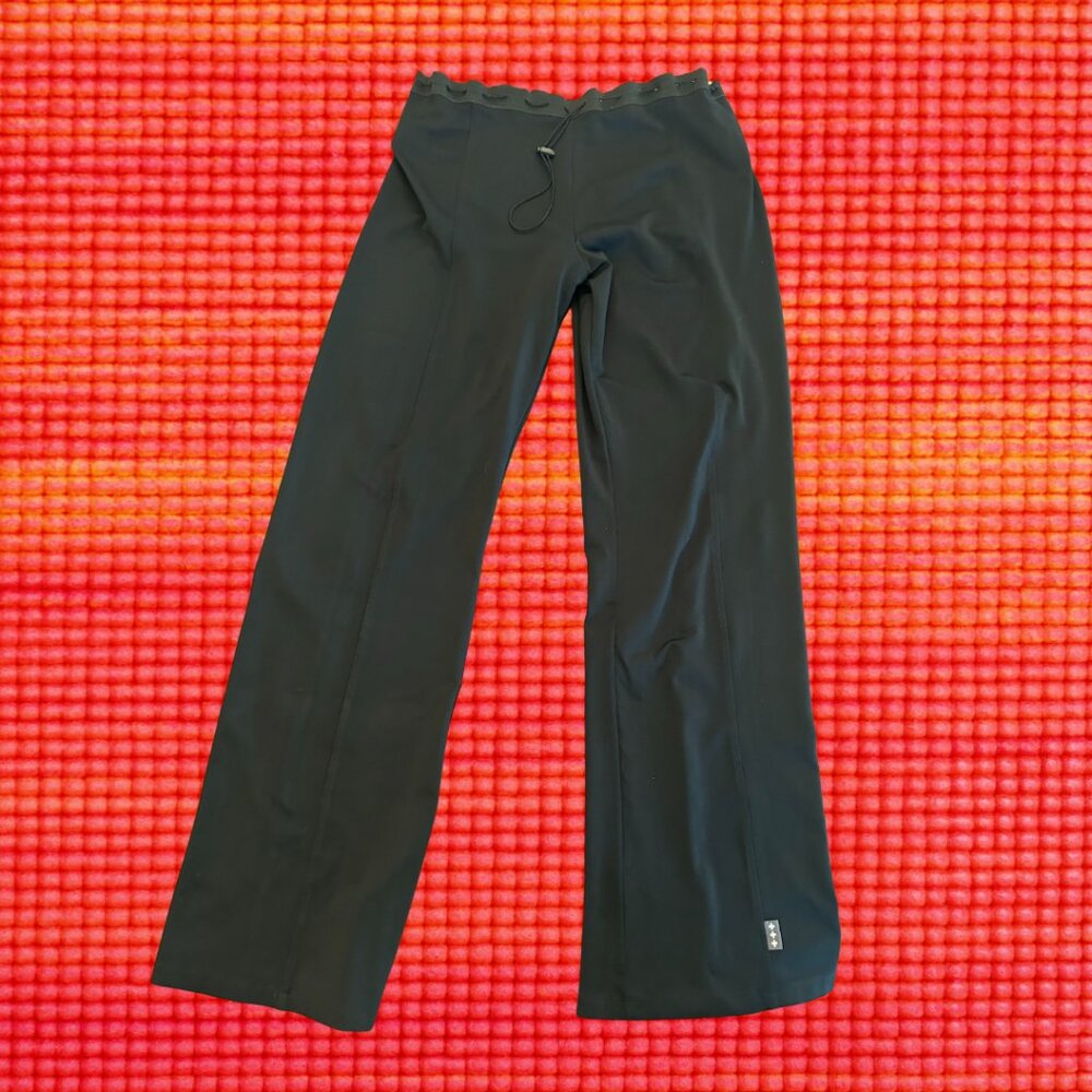 🔥 Foot Locker Wide-Leg Drawstring Pants – Comfy & Sleek! 🔥